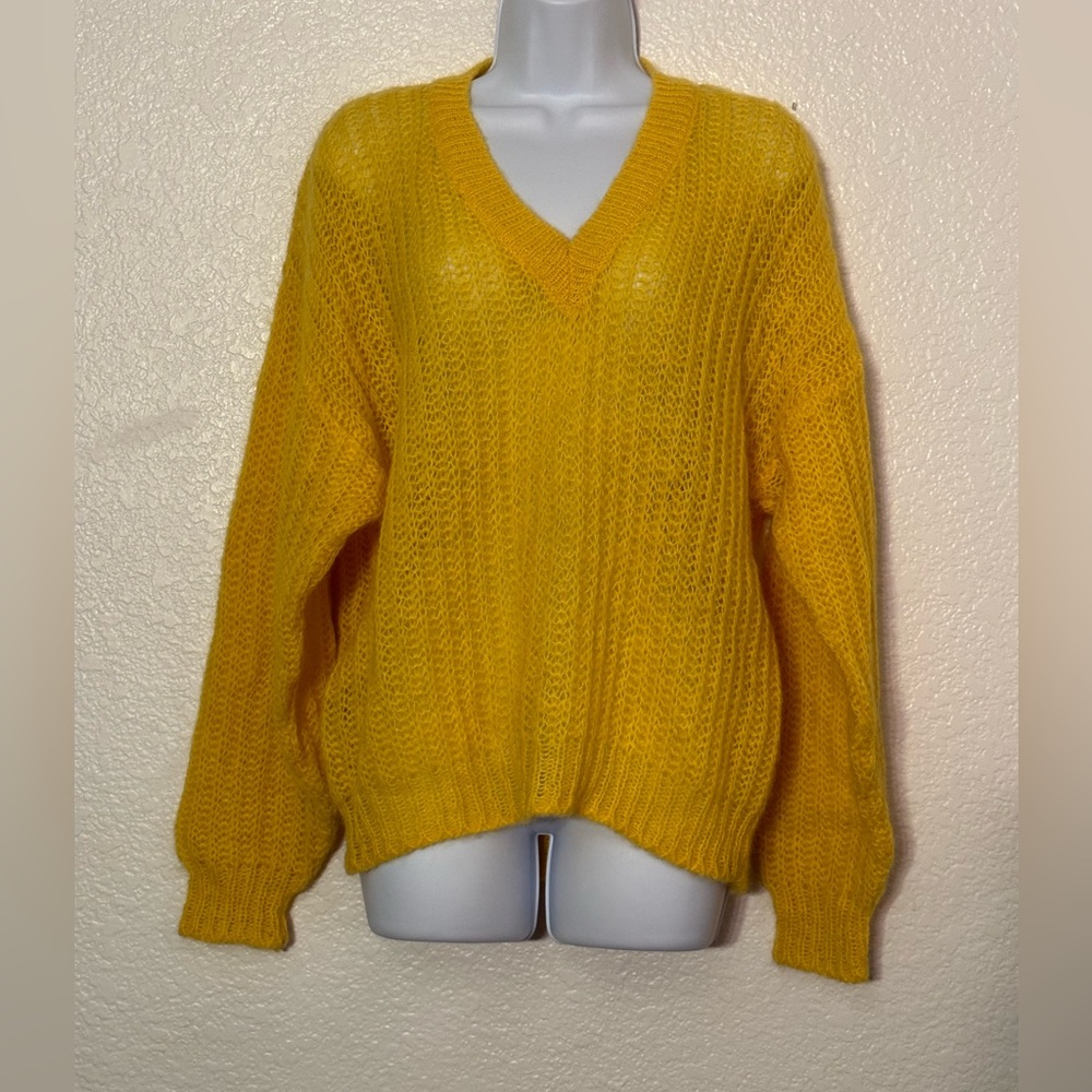 JUDY’S Sweater Made in Italy Beautiful Bright Yellow V-neck Mohair Wool